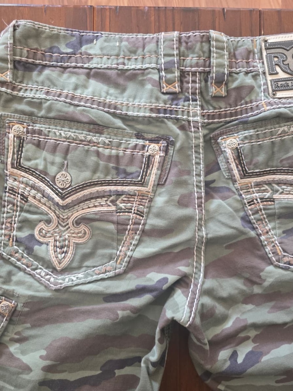 Like New! Men’s Rock Revival Shorts. Size 34. With 4 Shirts!!! Camo Shorts. - Picture 11 of 12